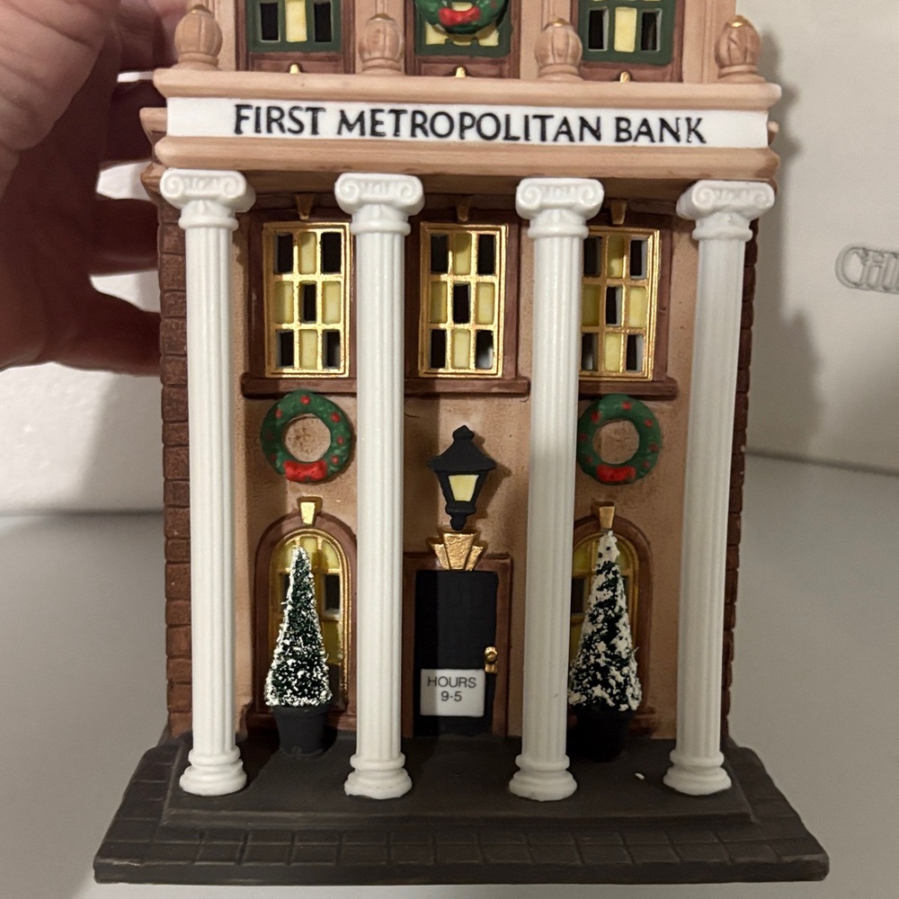 Department 56, Christmas in the City, “First Metropolitan Bank” NIB - Picture 7 of 8